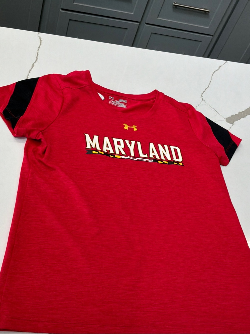 Under Armour Women Medium Red Maryland Short Sleeve Tee Black Accents Heat Gear